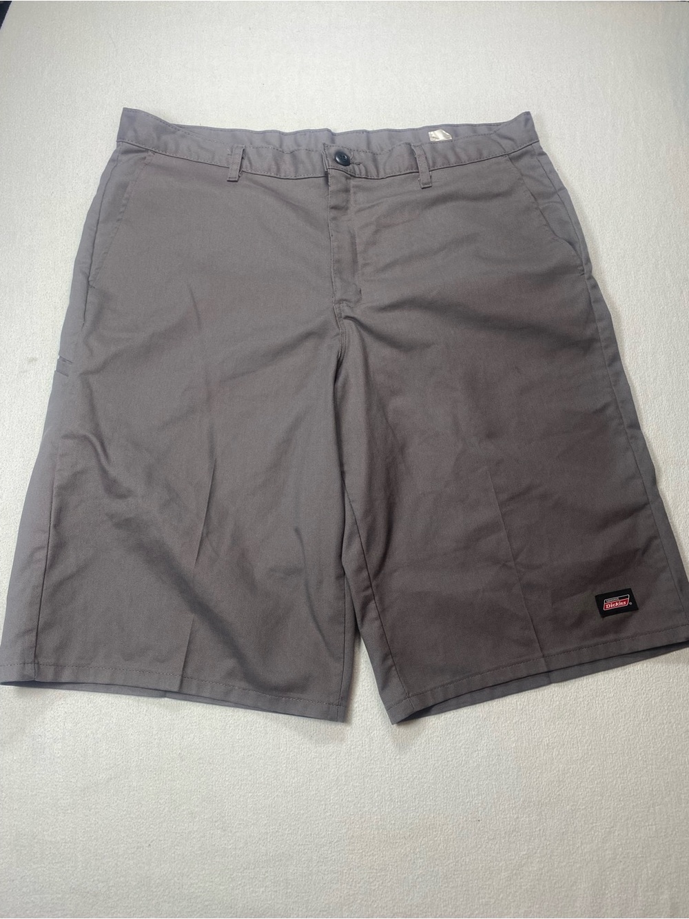 Dickies Men's Flat Front Work Shorts size 38 See description.